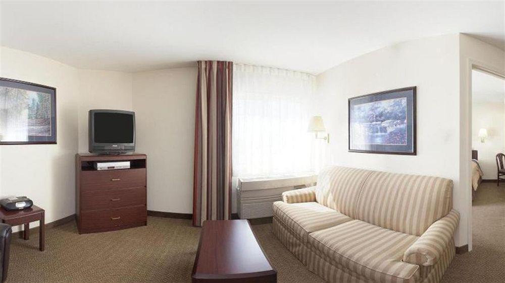 Sonesta Simply Suites St Louis Earth City Bagian luar foto
