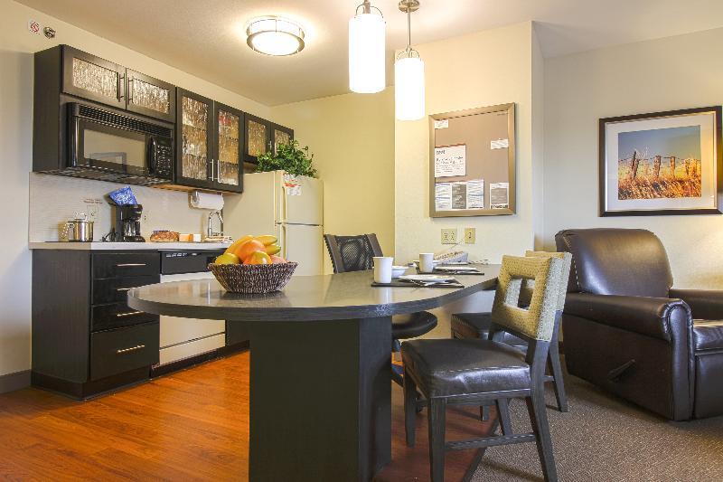 Sonesta Simply Suites St Louis Earth City Bagian luar foto