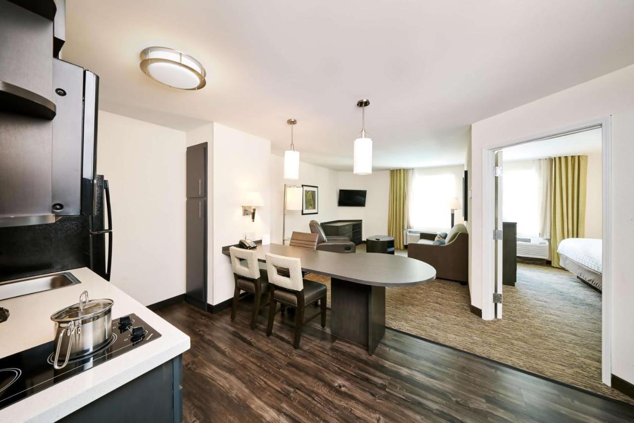 Sonesta Simply Suites St Louis Earth City Bagian luar foto