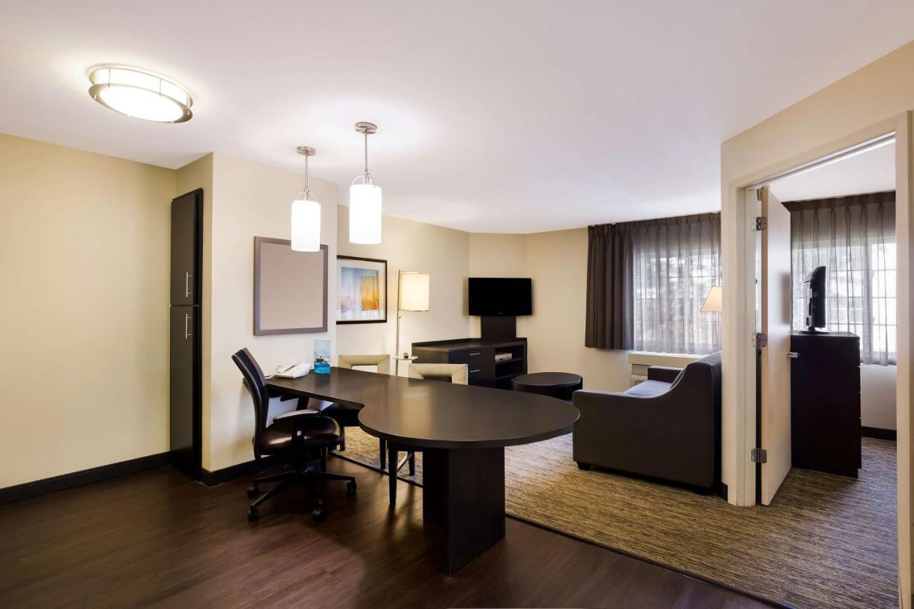 Sonesta Simply Suites St Louis Earth City Bagian luar foto