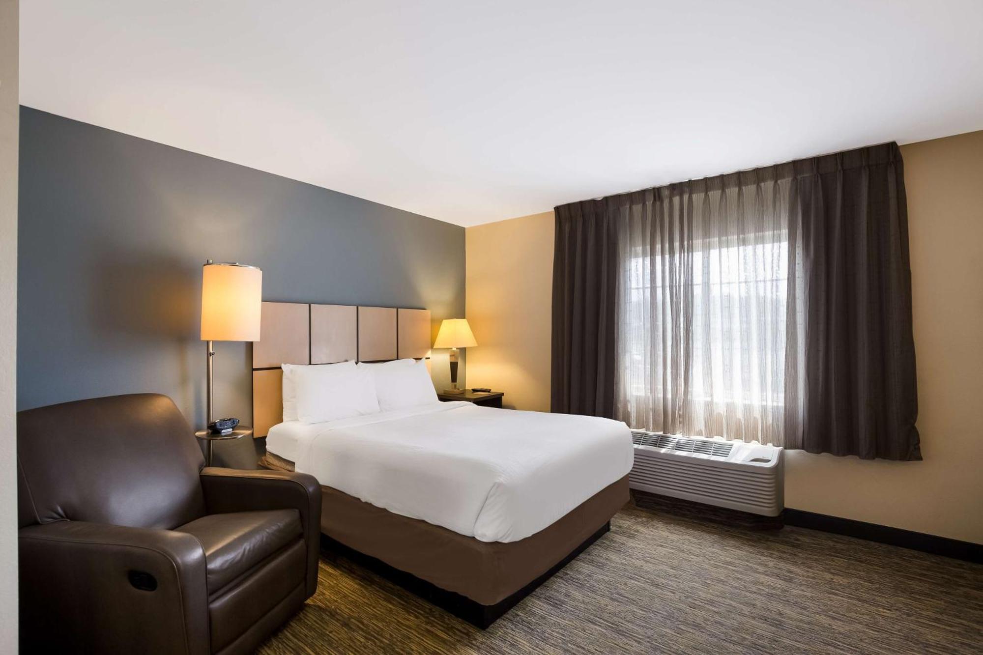 Sonesta Simply Suites St Louis Earth City Bagian luar foto