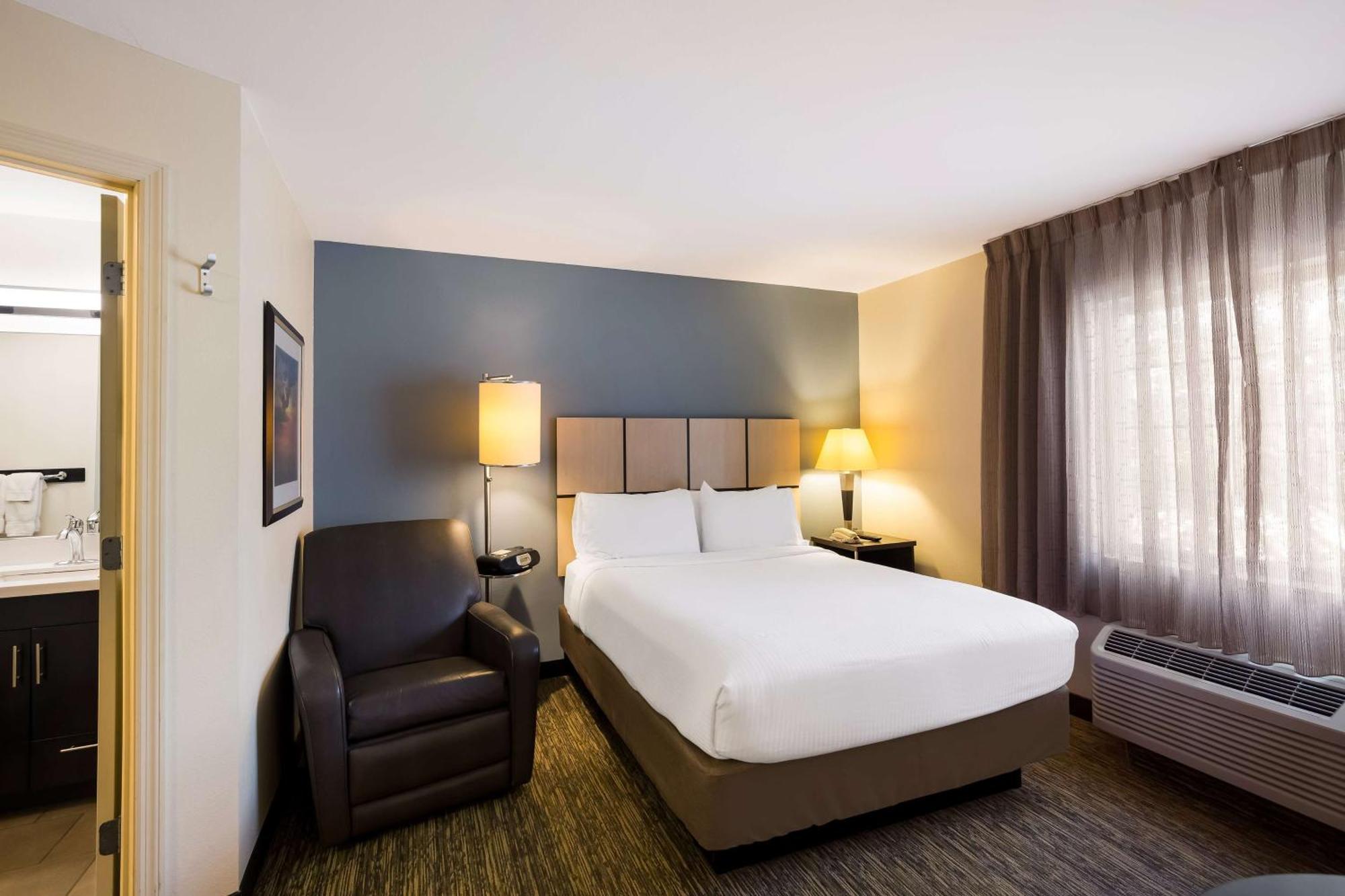 Sonesta Simply Suites St Louis Earth City Bagian luar foto