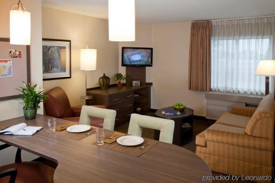 Sonesta Simply Suites St Louis Earth City Bagian luar foto